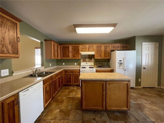 Building Photo - 5206 Hartson