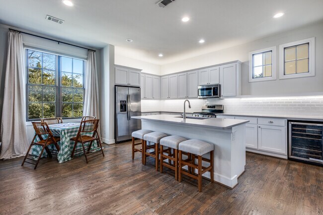 Building Photo - 5073 Gaston Ave