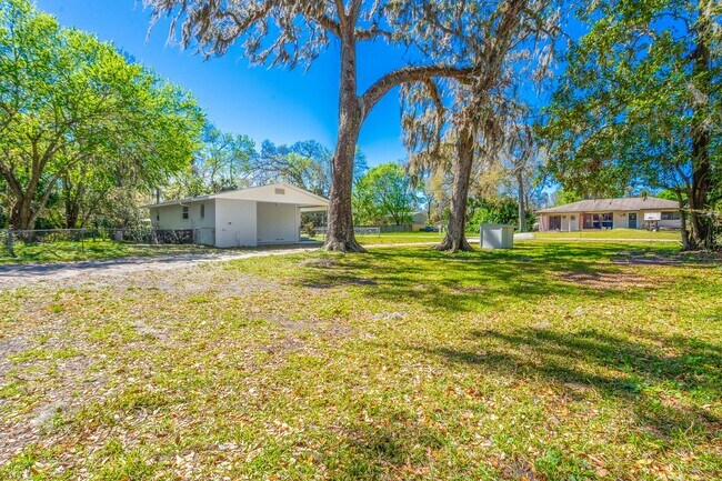 Building Photo - Fully Remodeled 2-Bedroom Home in Prime Or...