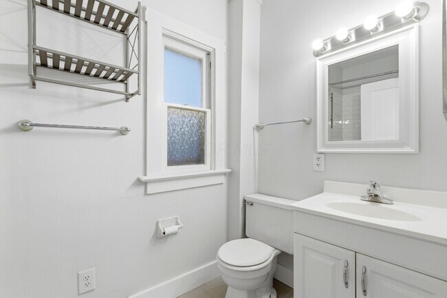 Building Photo - 19 E Mithoff St