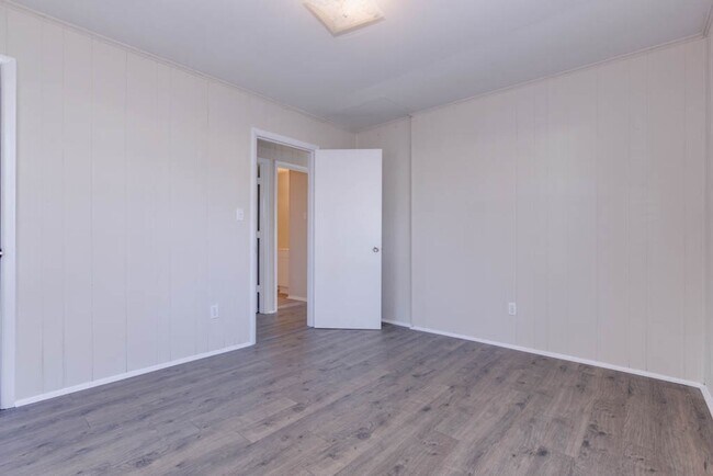 Building Photo - 106 Pine Grove Ave