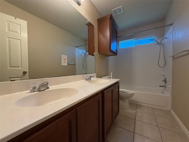Building Photo - 301 Comal Run