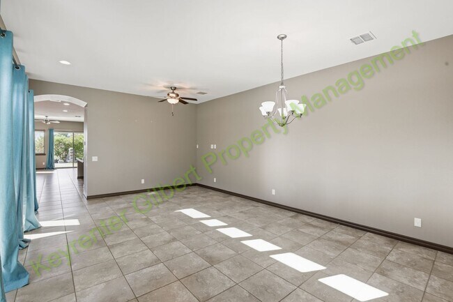 Building Photo - Beautiful 4-bed/3.5-bath Gilbert Home in Gilbert’s Cooley Station!