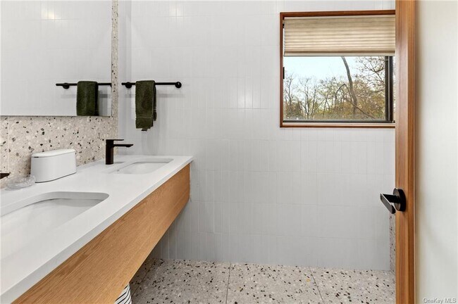 Building Photo - 150 N Bedford Rd