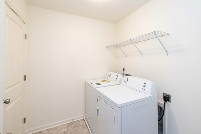 Building Photo - 121 Gaelic Dr