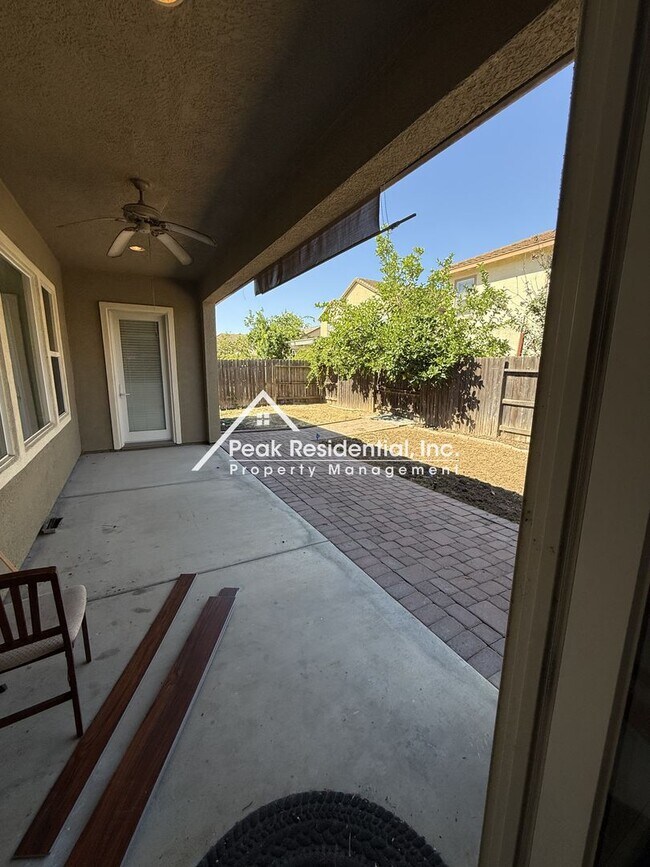 Building Photo - Charming 4 bedroom 2 bathroom home in Elk Grove!