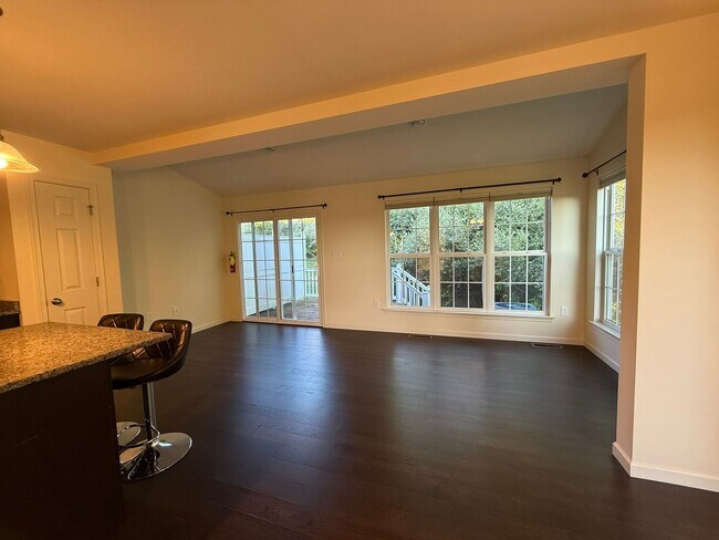 Building Photo - 136 Kestrel Ln