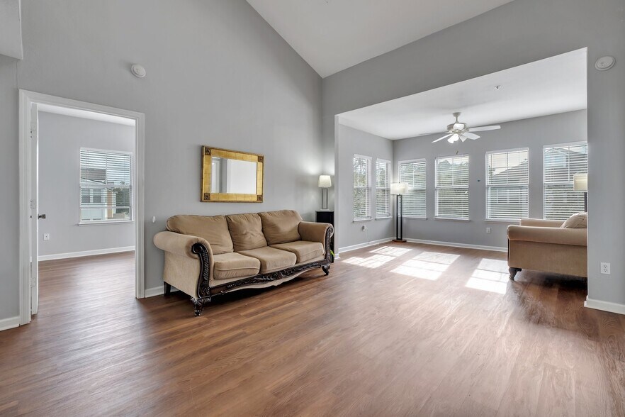 Building Photo - 2801 Chancellorsville Dr