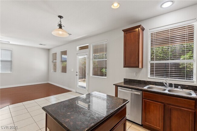 Building Photo - 2831 Dunnottar Ave