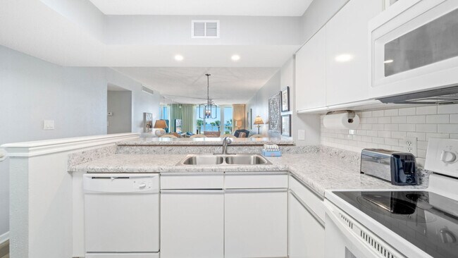 Building Photo - 7205 Thomas Dr