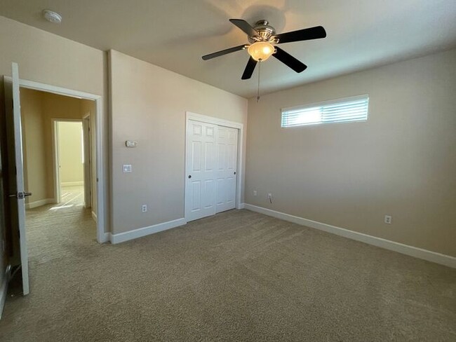 Building Photo - $500 off First Month's rent: Gorgeous 3 Be...