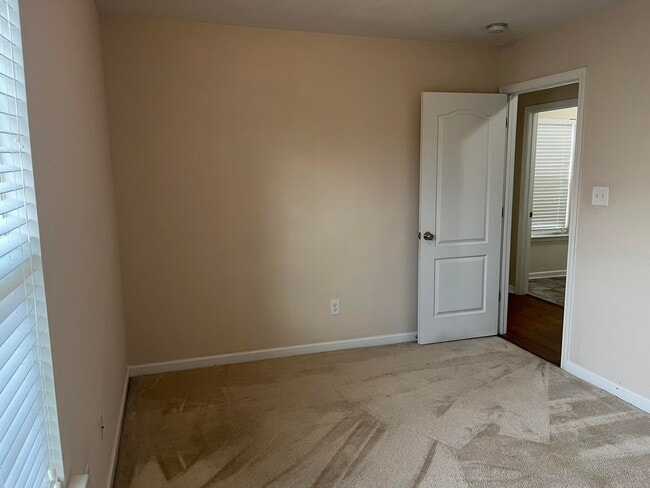 Building Photo - 707 Keyes Dr
