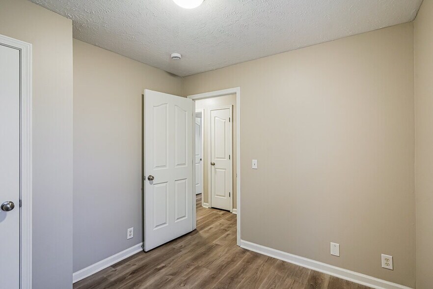 Building Photo - 1043 Tom Hailey Blvd