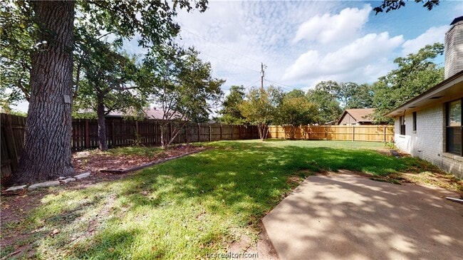 Building Photo - 1003 Val Verde Dr