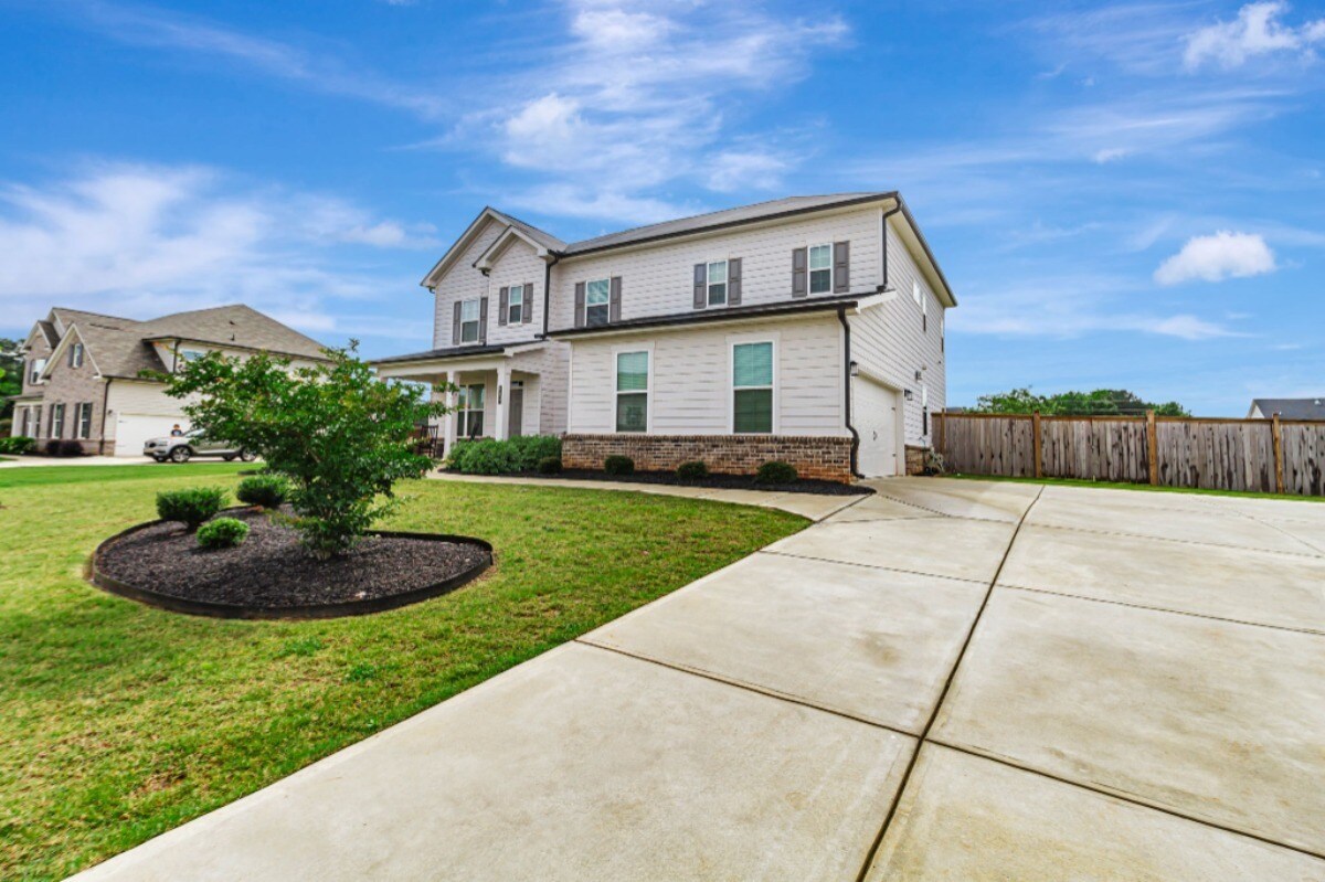 Building Photo - 220 Arwen Dr