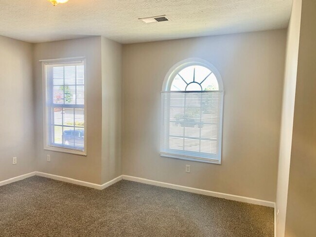 Building Photo - Bradford Cottage Home   Georgetown KY 250808