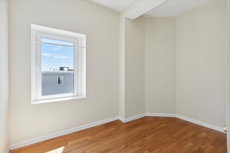 Building Photo - 1519-21 N 16TH ST Unit 3102