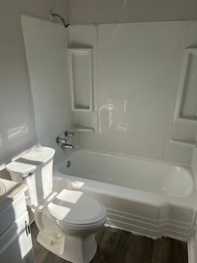 Building Photo - 2129 Ford St