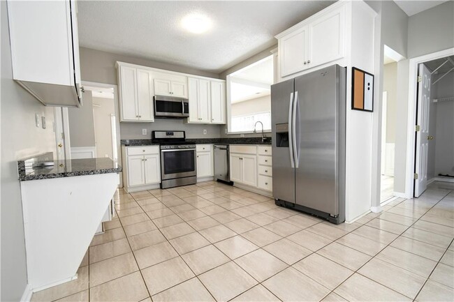 Building Photo - 340 Avebury Ct