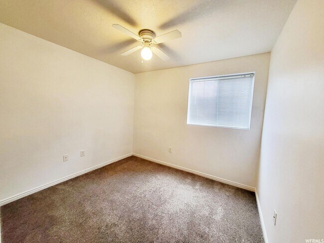 Building Photo - This is a beautiful 3 bed 2 bath home in the highly sought after CHAMBERY HOA community.