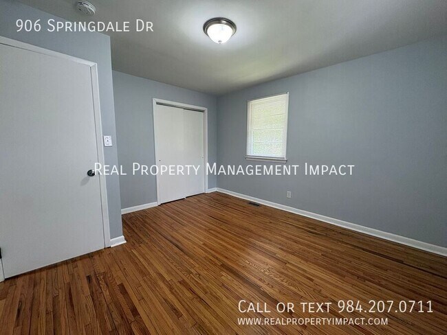 Building Photo - 906 Springdale Dr