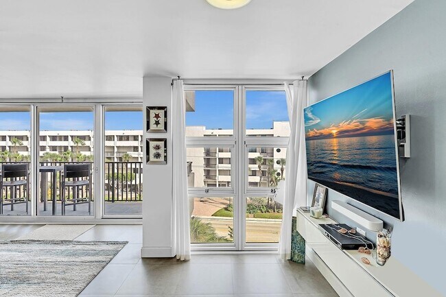 Building Photo - 525 N Ocean Blvd