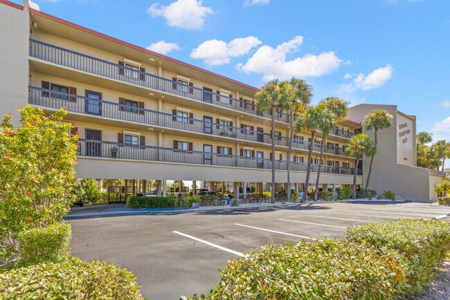 Building Photo - Condo For Rent on ST PETE BEACH!