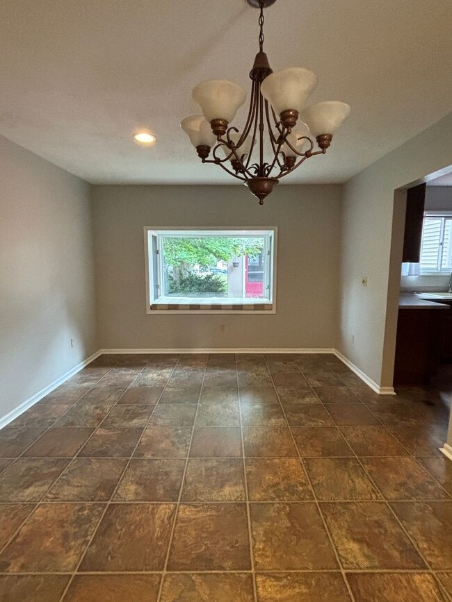 Building Photo - Spacious Home in Gaylord