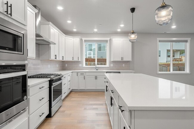 Building Photo - Newer 4-Bedroom Home in Bremerton