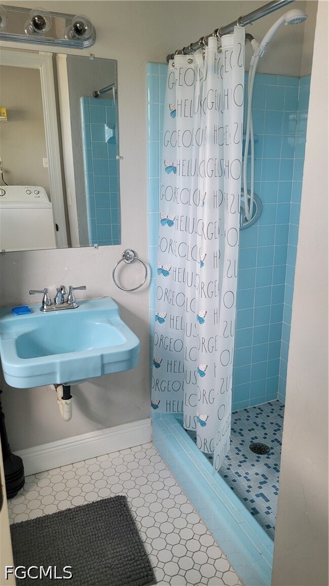 Building Photo - 1403 Davis Dr