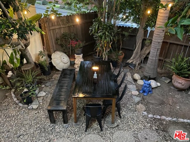 Building Photo - 2364 Kerwood Ave