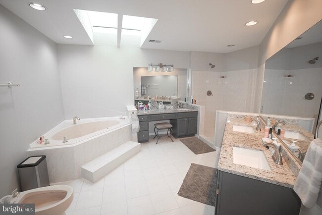 Building Photo - 6025 Orris St