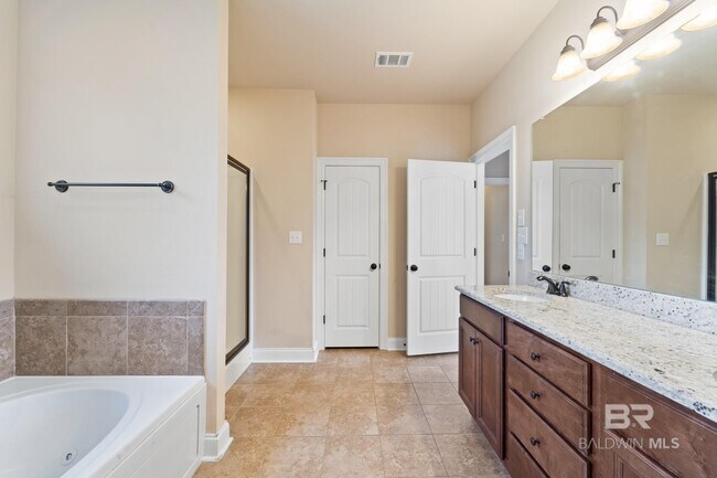 Building Photo - 782 Serpentine Dr