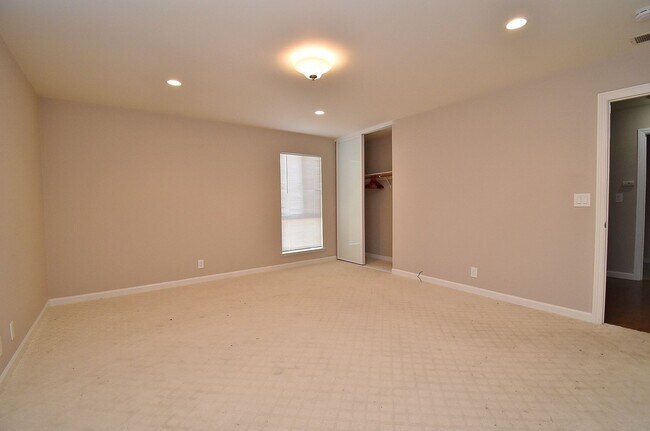 Building Photo - $3,990 - GORGEOUS 3 BEDROOM HOME IN THE MI...