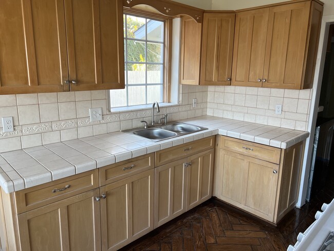 Kitchen - 3500 Tuller Ave