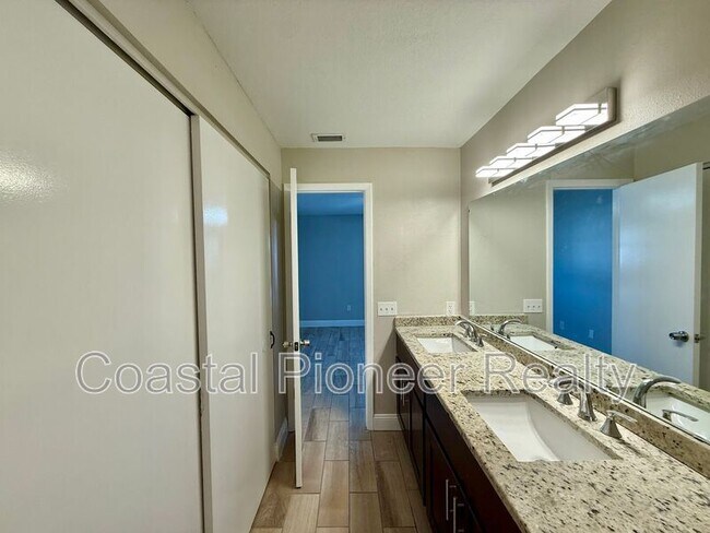 Building Photo - 7048 Hollowell Dr