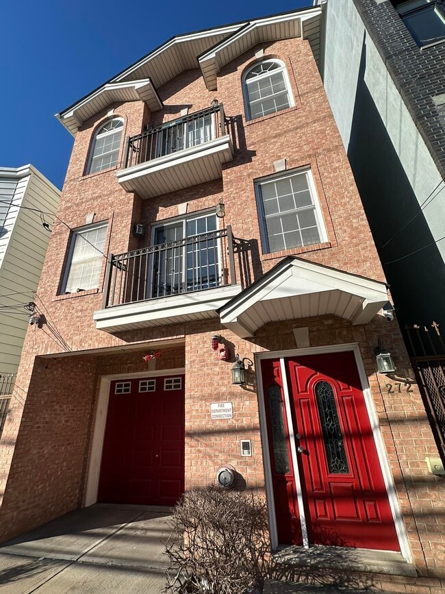 Building Photo - 272 St Pauls Ave