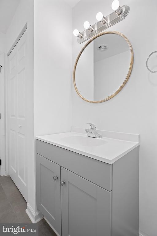Building Photo - 49415 Holland Manor Dr