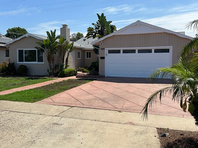 Building Photo - 3979 Mount Everest Blvd