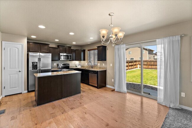Building Photo - Beautiful 4 Bed 3 Bath in Lorson Ranch!!!