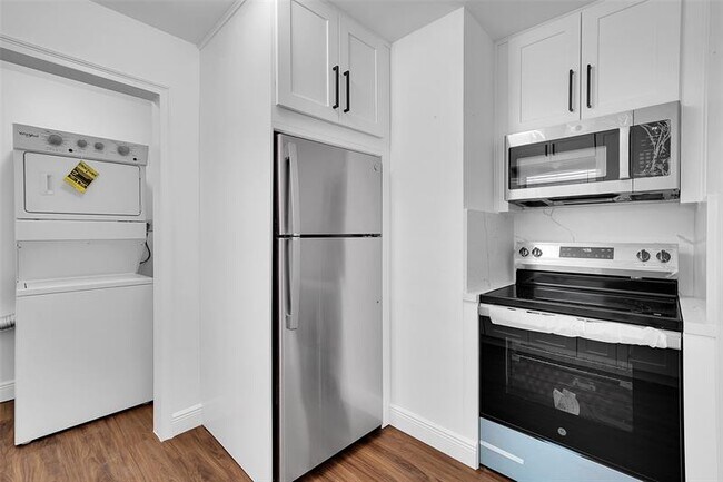 Building Photo - 420 SW 27th Terrace