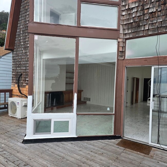 Building Photo - 107 Bridgeway