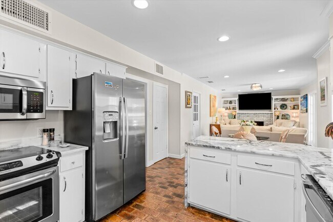Building Photo - Spacious 4-Bedroom Home with Pool, Two Pri...