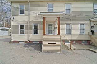 Townhouse style, has your own entrance and back entrance - 184 Canterbury St