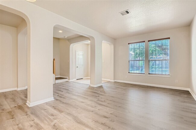 Building Photo - Over 3300 Square Feet