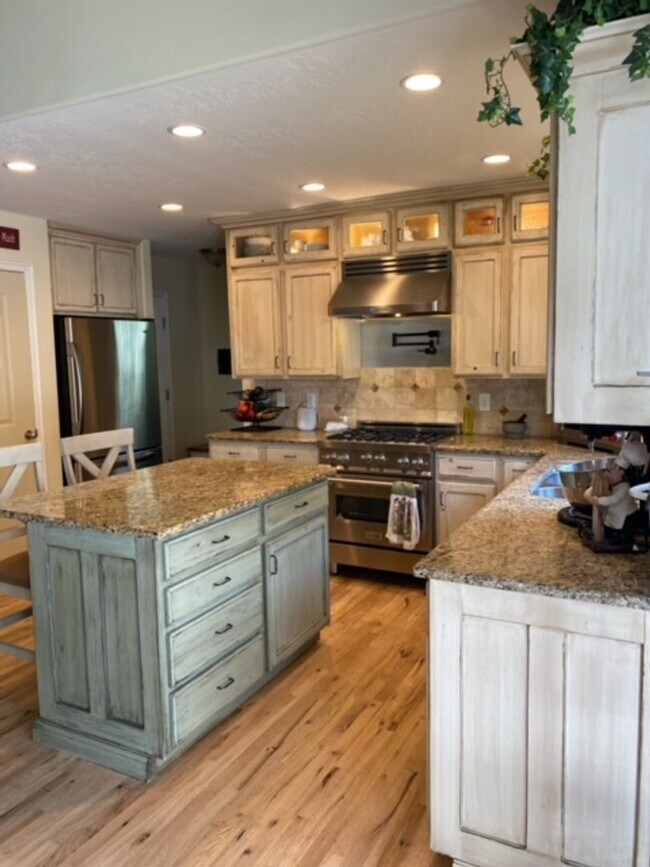 Building Photo - Payson Home