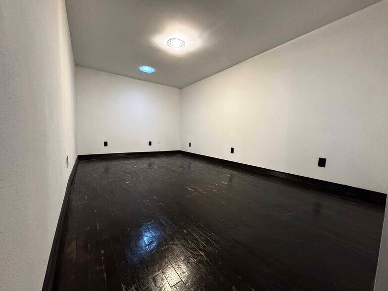 Building Photo - 1108 N Sweetzer Ave