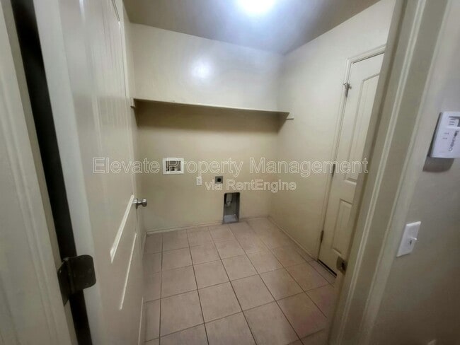 Building Photo - 923 West Prairie Wind Way