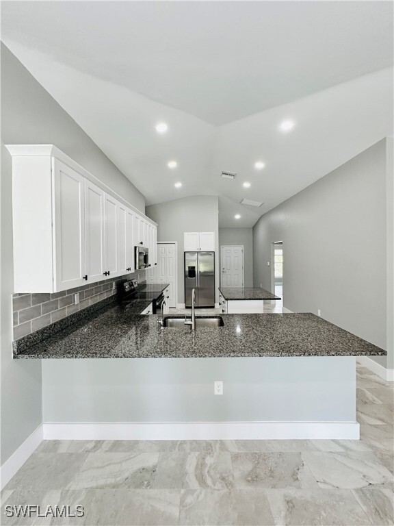 Building Photo - 489 Lenox Ave