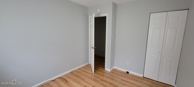 Building Photo - 3275 Maryvale Dr
